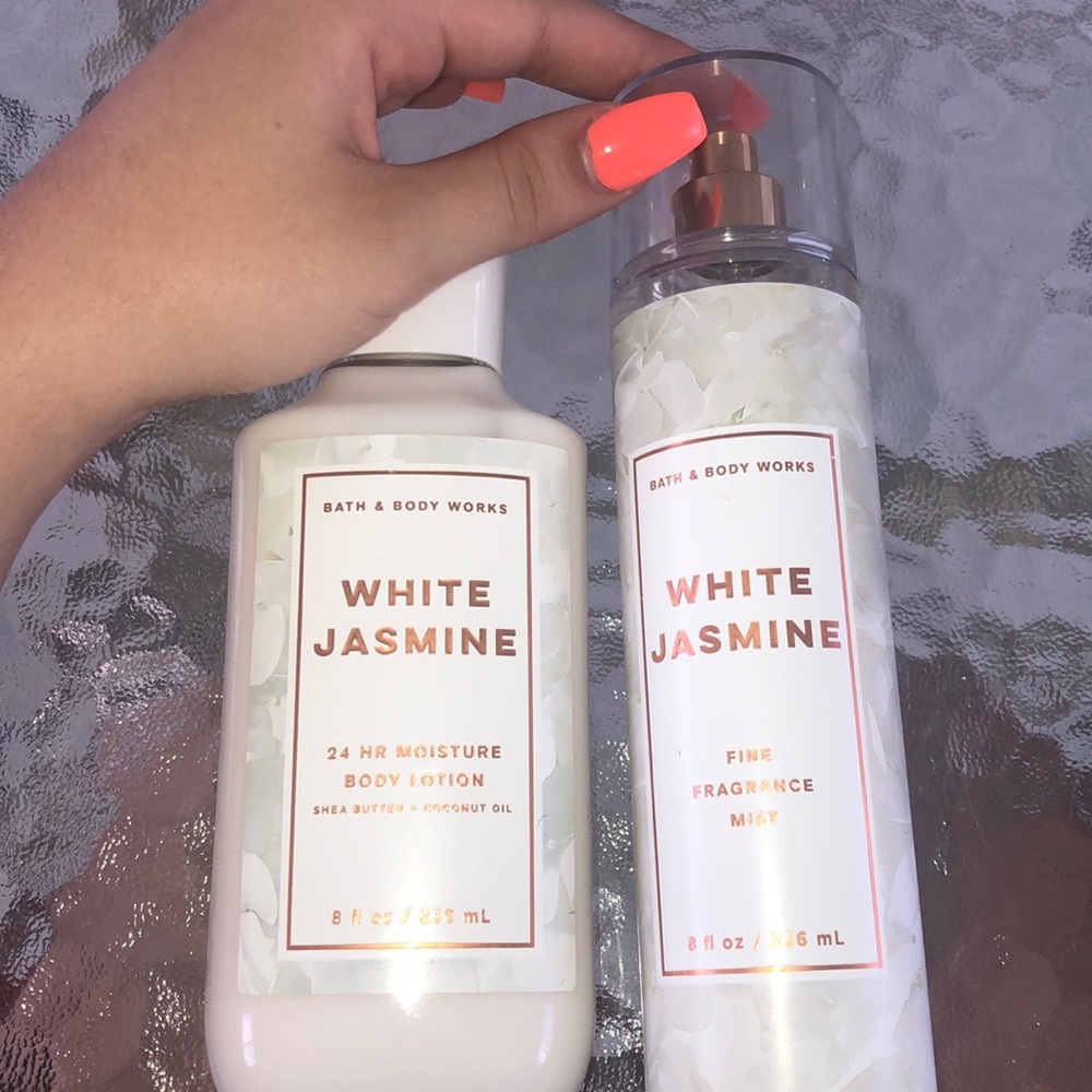 White jasmine lotion and fragrance set.